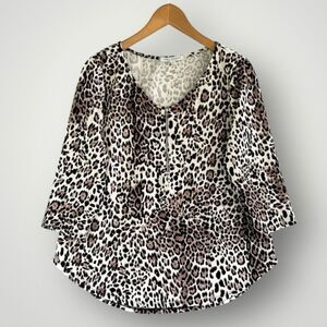 🎉5 for $45🎉 Green Envelope Top Blouse Shirt Size 1X Animal Print